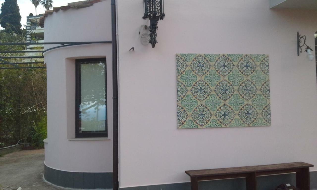 La Cage Aux Folles Bed & Breakfast 2*